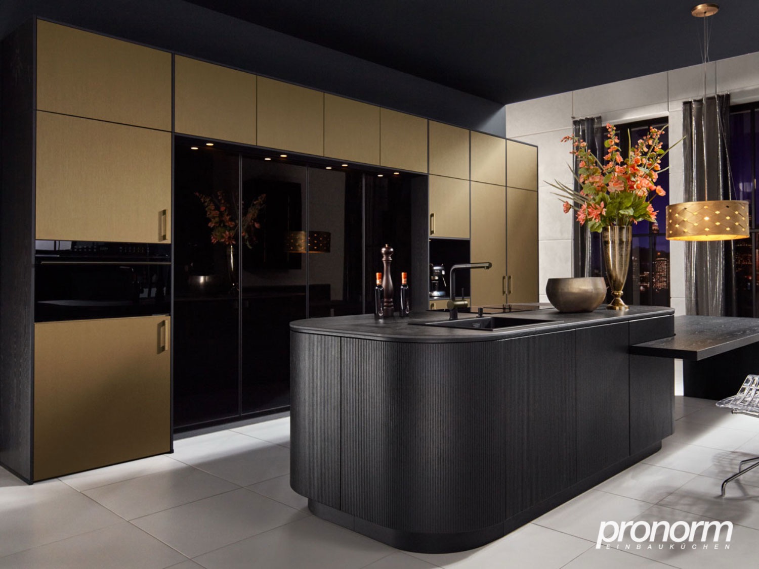 Pronorm Einbauküche in Schwarz-Gold